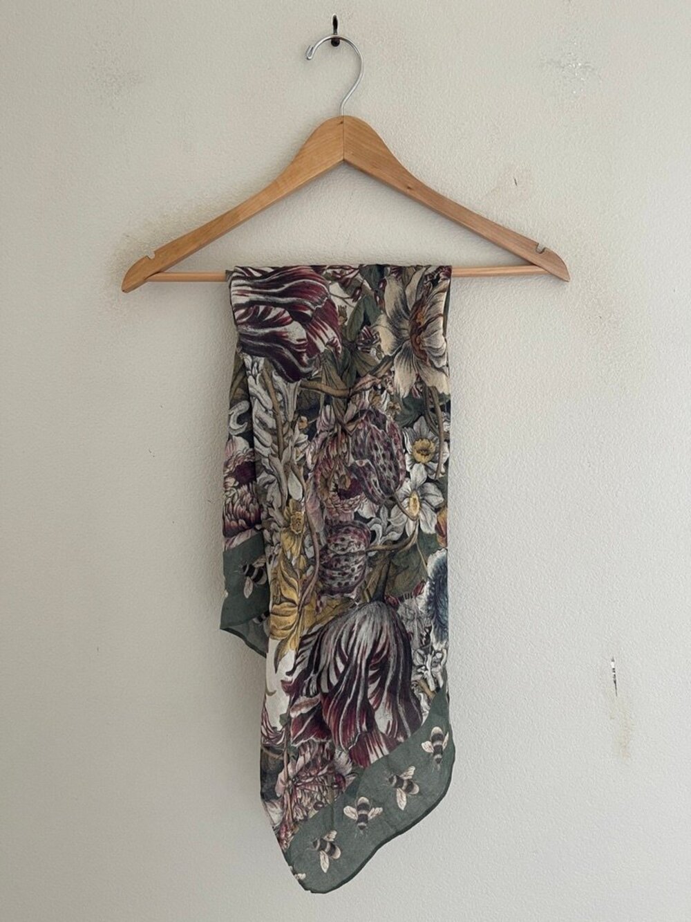 Market of Stars LOVE GROWS WILD Scarf: from "12 Months of Flowers": New w/o Tags - Picture 6 of 8
